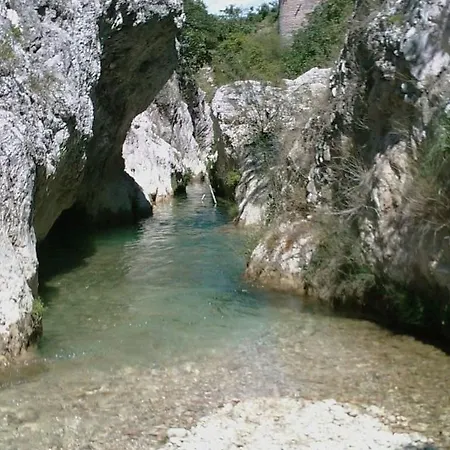 Pontone Nyaraló